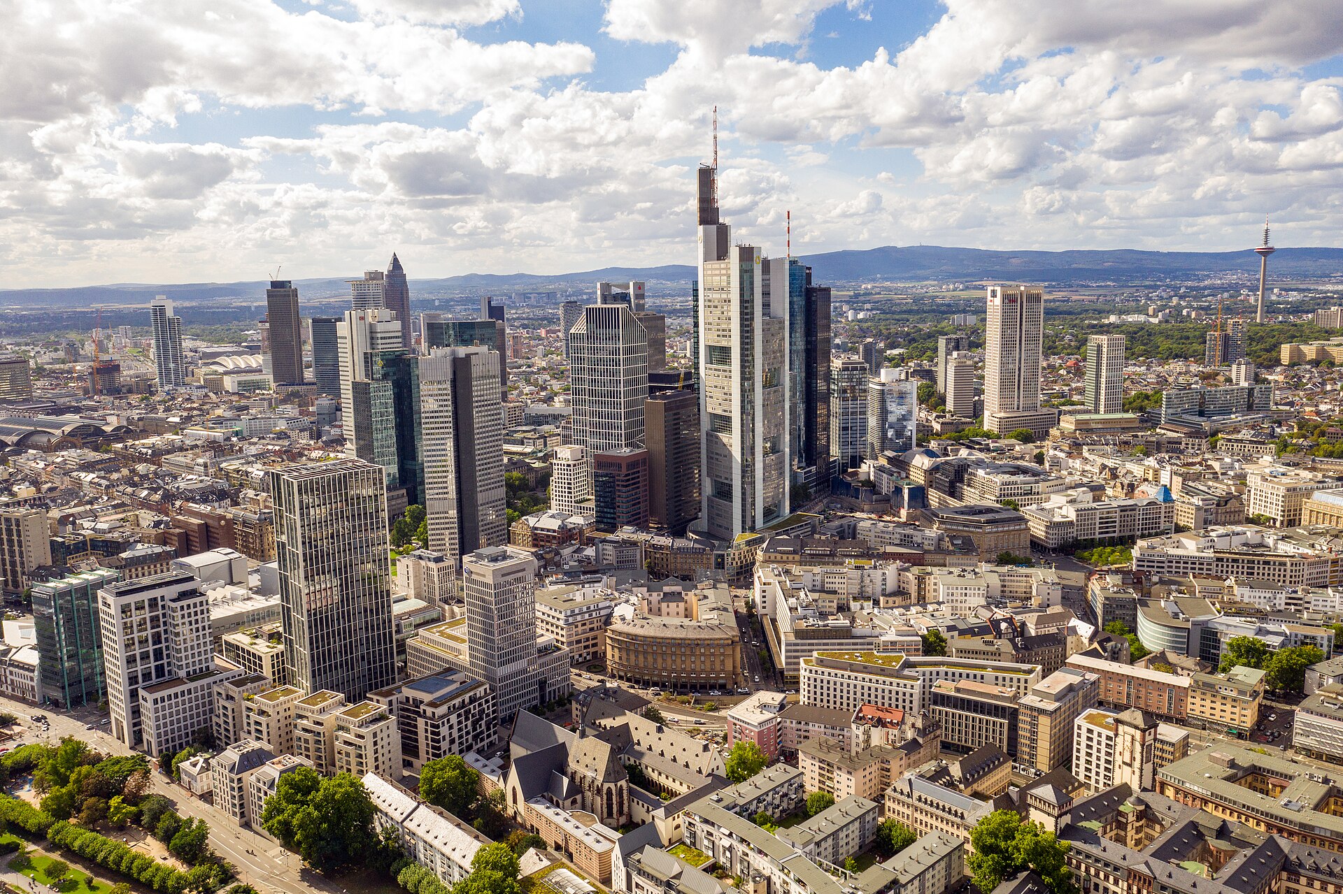 Frankfurt (FRA) — สนามบินคอริดอร์ชาวไทยในต่างประเทศ, photo via Wikimedia Commons (media-list scan)