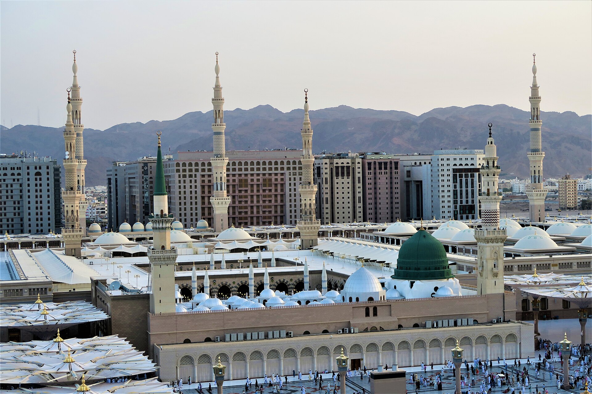 Medina (MED) — สนามบินคอริดอร์แรงงาน GCC ไป Saudi, UAE, Qatar, Kuwait, photo via Wikimedia Commons (media-list scan)