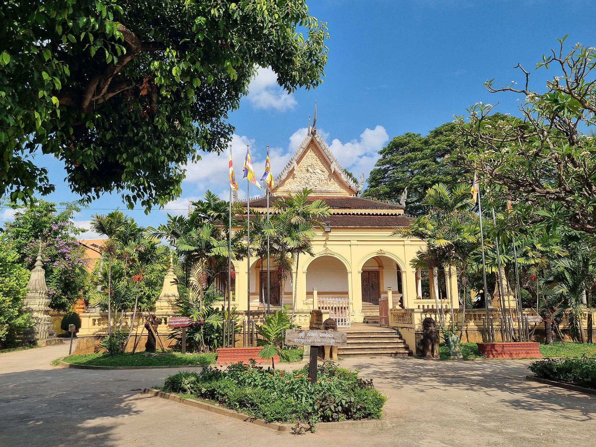 Siem Reap (REP) — สนามบินคอริดอร์ ASEAN, photo via Wikimedia Commons (media-list scan)