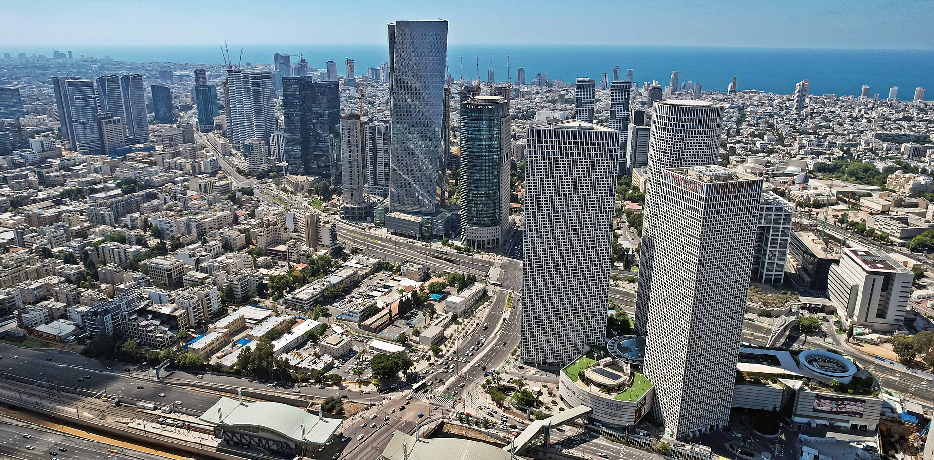 Tel Aviv (TLV) — สนามบินคอริดอร์แรงงาน GCC ไป Saudi, UAE, Qatar, Kuwait, photo via Wikimedia Commons (media-list scan)